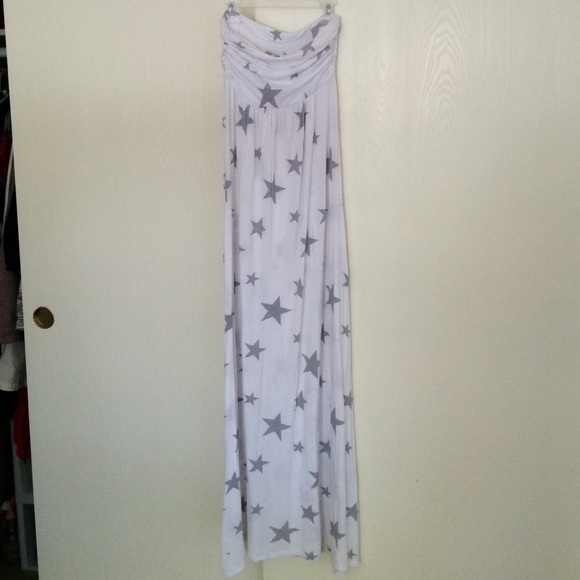 🚫SOLD🚫White starry strapless maxi dress