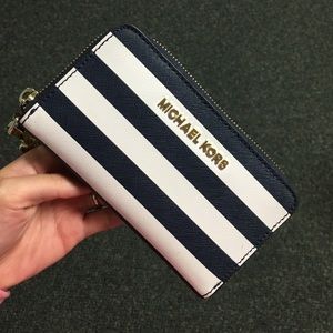 Michael Kors smartphone wallet