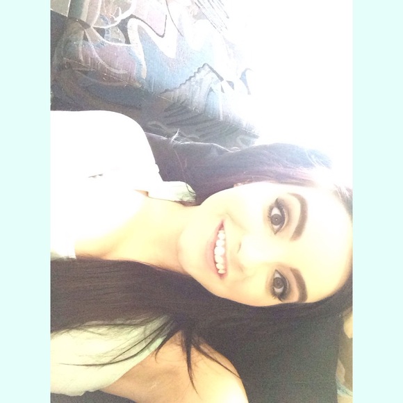 Meet your Posher, Stephanie - Picture 1 of 1
