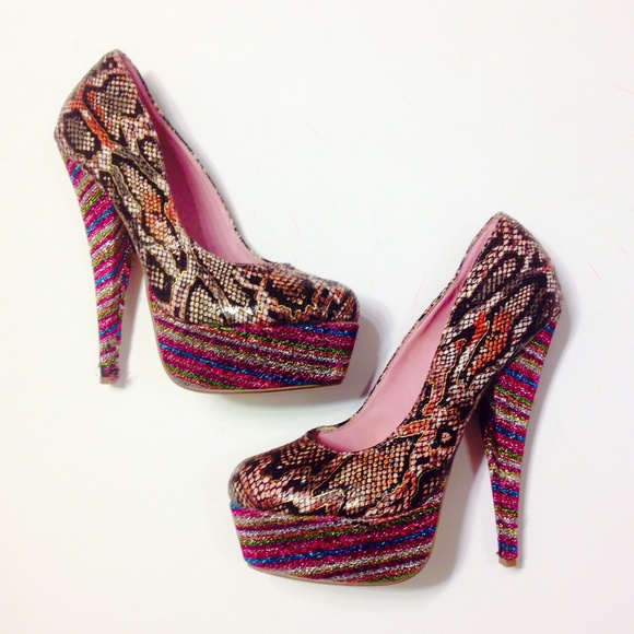 Shoes - BAMMMM color heals for anytime of the year! 💜💙