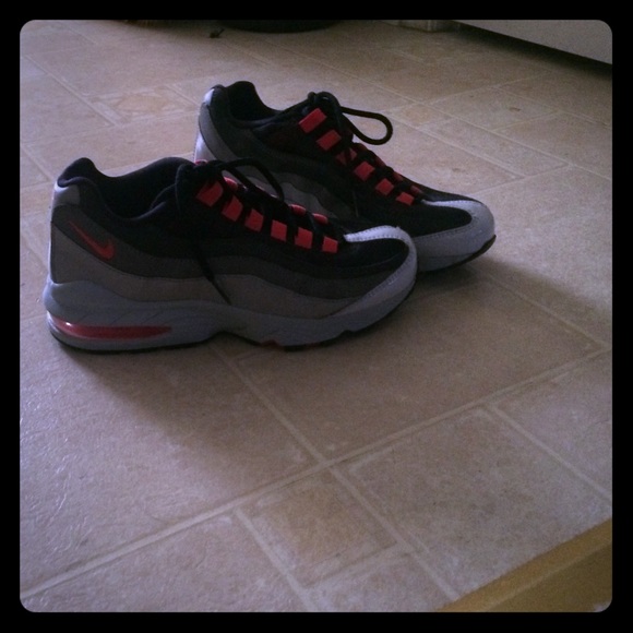 NIKE AIR MAX