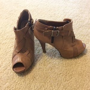 PRICE DROP! Brown ankle boot/heels