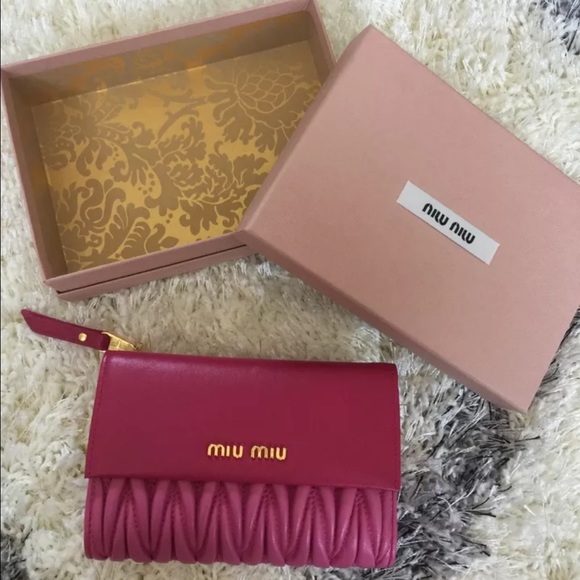 Miu Miu pink wallet !!!!