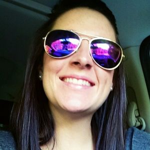 Meet your Posher, Halee