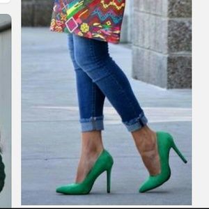 Gorgeous Emerald suede pumps