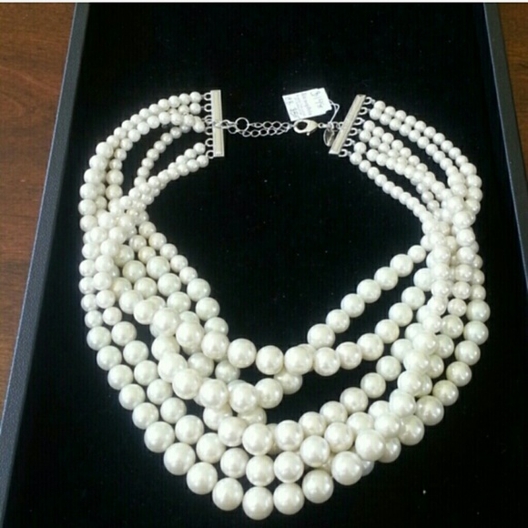 Lowered $ Lia sophia Uptown Fashion Pearl Necklace