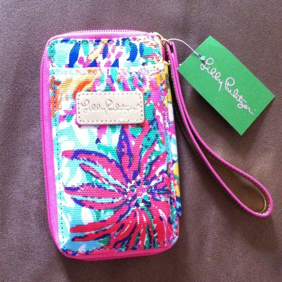 Lilly Pulitzer Handbags - Lilly Pulitzer Smart Phone Wristlet