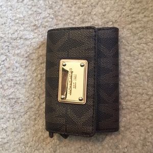 will take best offer!!(:  Micheal Kors Wallet