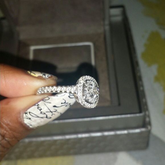 Neil Lane engagement ring - Picture 3 of 4