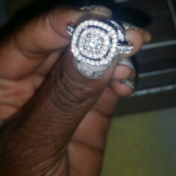 Neil Lane engagement ring - Picture 4 of 4