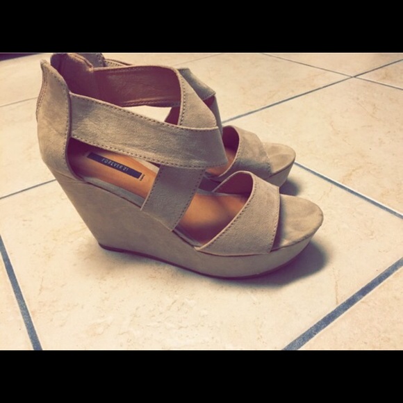 Nude strapped wedges! Perfect condition!
