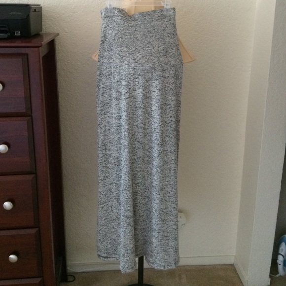 🚫SOLD🚫Gray Maxi Skirt with elastic waistband