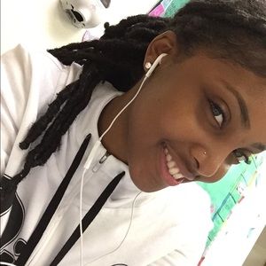 Meet your Posher, Alesha