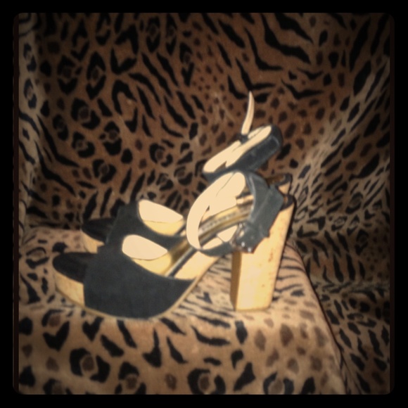 👠 Worn twice Groove, fun cork heels👠