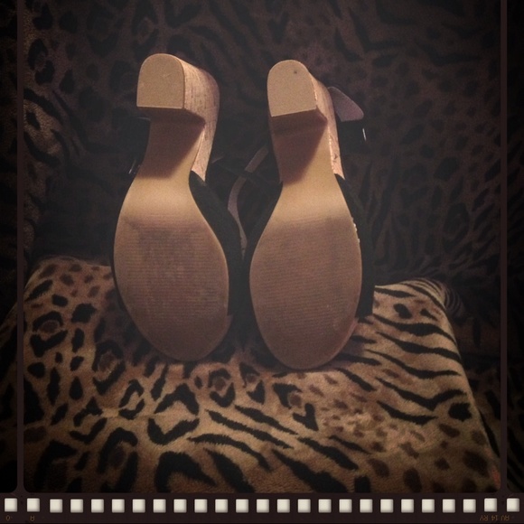 👠 Worn twice Groove, fun cork heels👠 - Picture 3 of 4