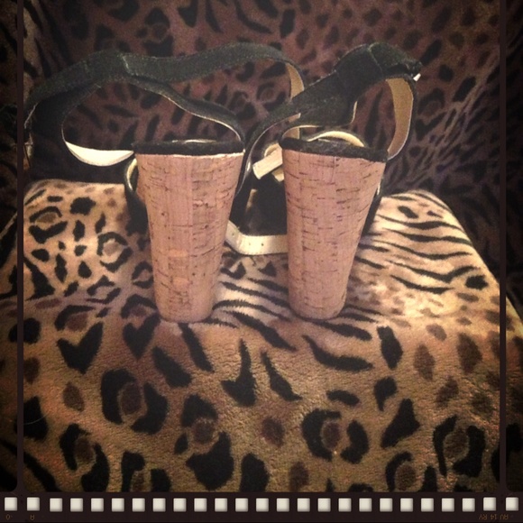 👠 Worn twice Groove, fun cork heels👠 - Picture 4 of 4