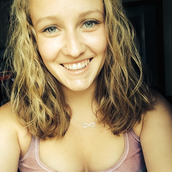 Meet your Posher, Emily - Picture 1 of 1