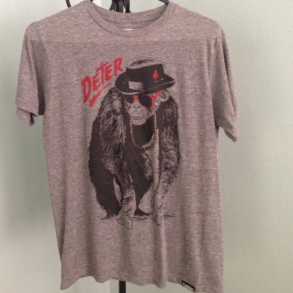 Like new!! DETER tshirt.
