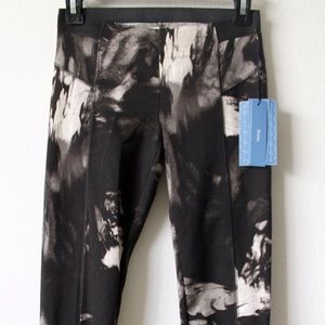 Vera Wang Black & White Pattern Leggings