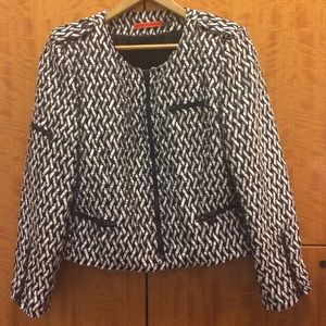 Must-have black+white print jacket!
