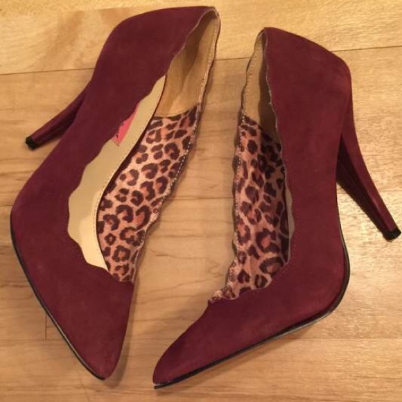 Betsy Johnson Suede Burgundy Scalloped Pumps!