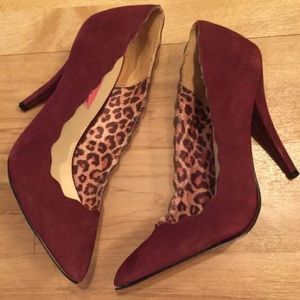 Betsy Johnson Suede Burgundy Scalloped Pumps!
