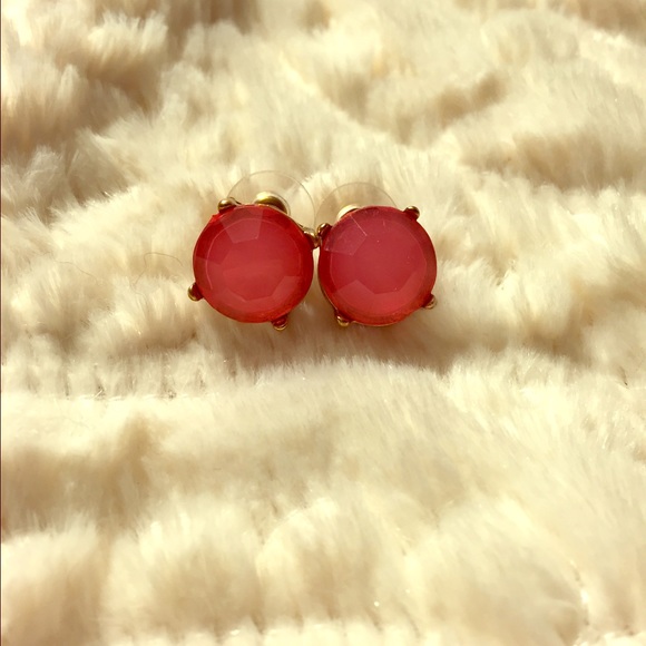 Pink studs - Picture 1 of 1