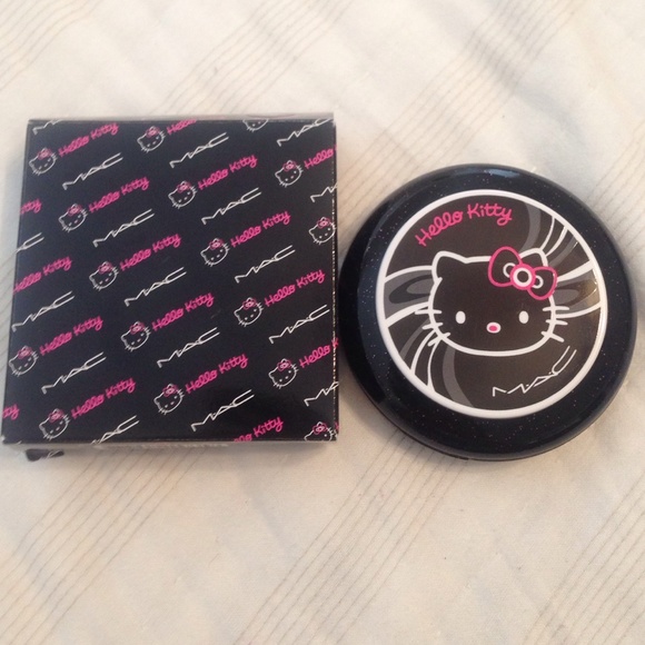 MAC Hello Kitty Beauty Powder