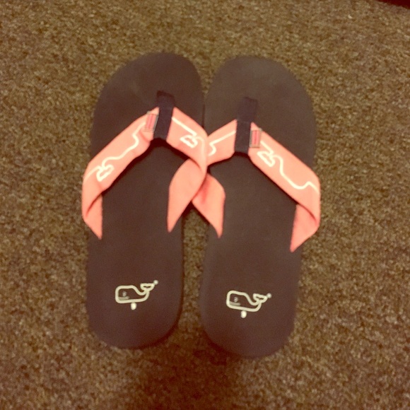 Vineyard vines flip flops