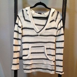 Black and cream stripped Enti sweater with hoodie
