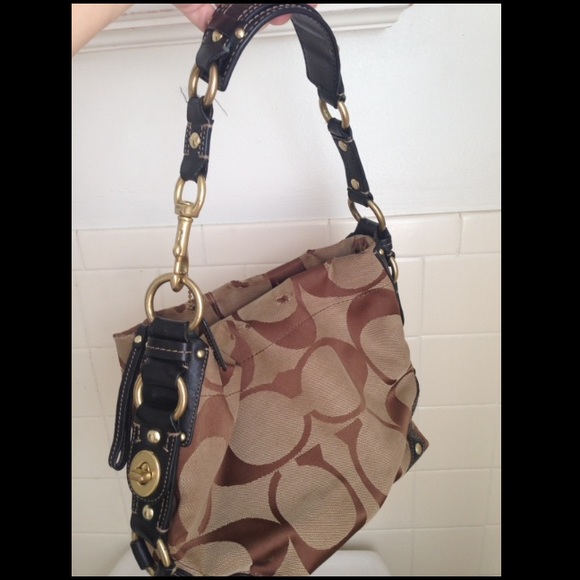 Coach Carly signature bag