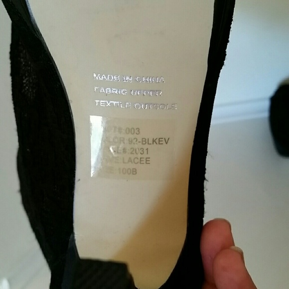 Lace booties with tie up back - Picture 4 of 4