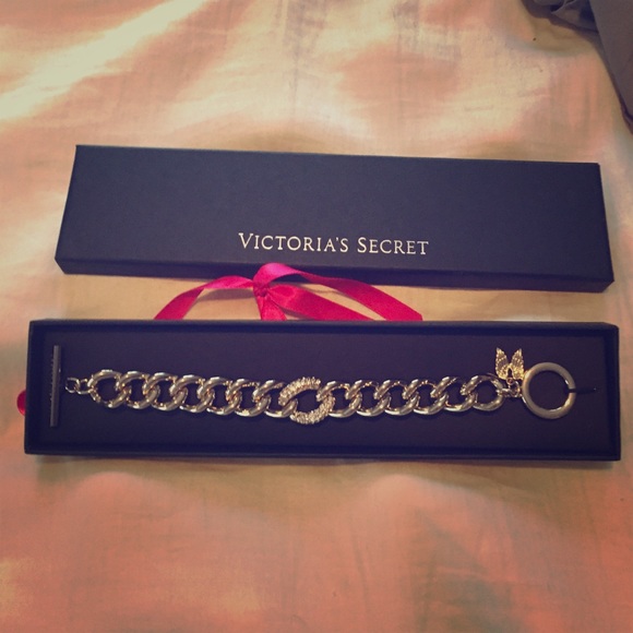 ❌sold❌ Victoria's Secret gold bracelet - Picture 1 of 1