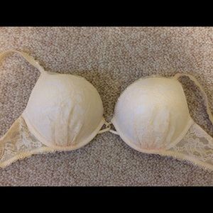 Victoria's Secret bombshell bra