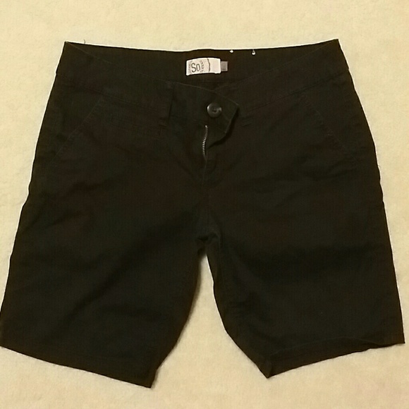 Black knee length shorts - Picture 1 of 3