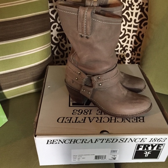 Carmen Harness short Frye boot - grey - sz 9M