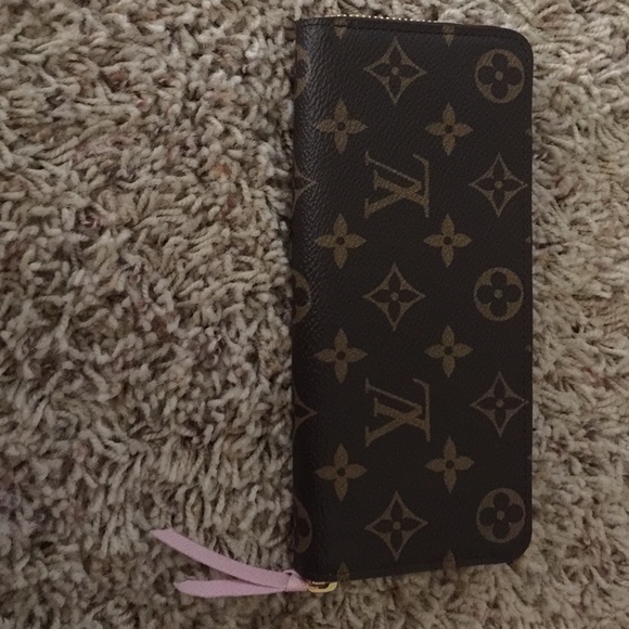 100 percent authentic Louis V wallet.  Never used.