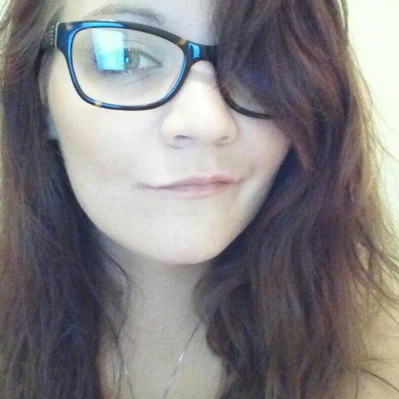 Meet your Posher, Kira