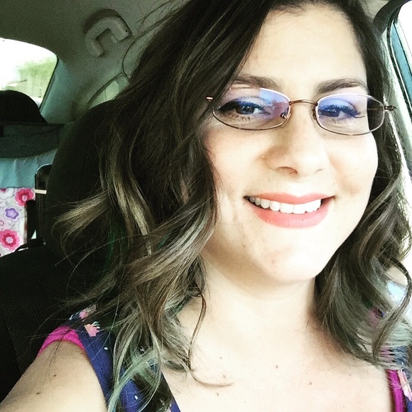 Meet your Posher, Yesenia - Picture 1 of 1