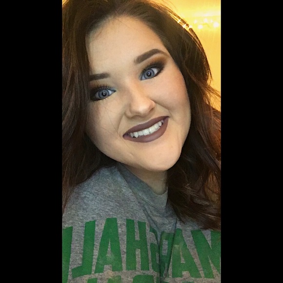 Meet your Posher, Katelyn - Picture 2 of 3