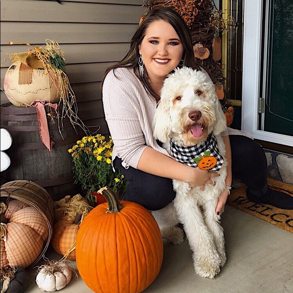 Meet your Posher, Katelyn - Picture 3 of 3