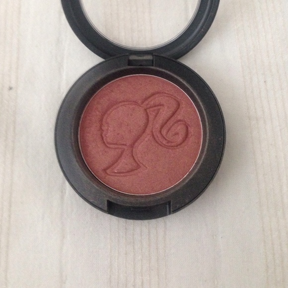 MAC Barbie collection blush In 'fab'