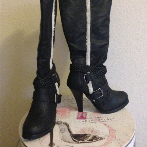 Tall black boots - Picture 2 of 3