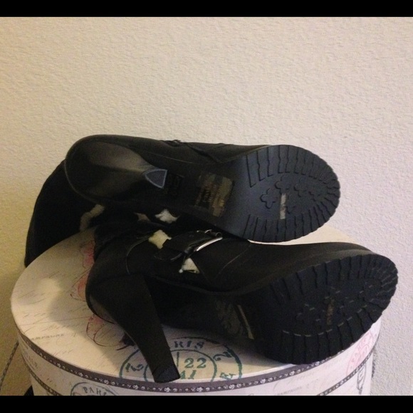 Tall black boots - Picture 3 of 3