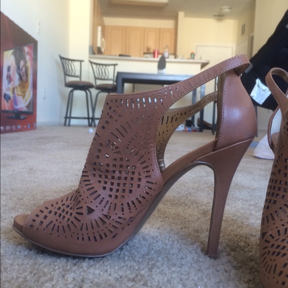 Jessica Simpson tan heels