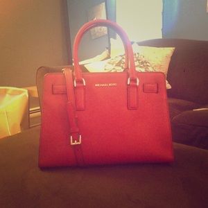 Michael Kors LG Red Dillion Bag