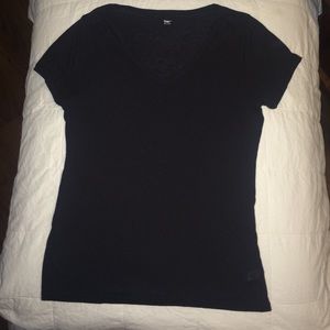 Fitted V-neck shirt