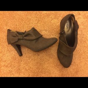 "east5th" Slate Grey Suede Bowed Ankle Boot