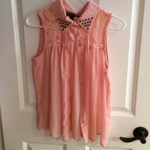 Sleeveless button up