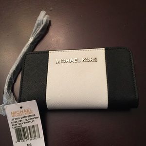 🎉🎉HP 🎉🎉 Michael Kors Jet Set Wristlet